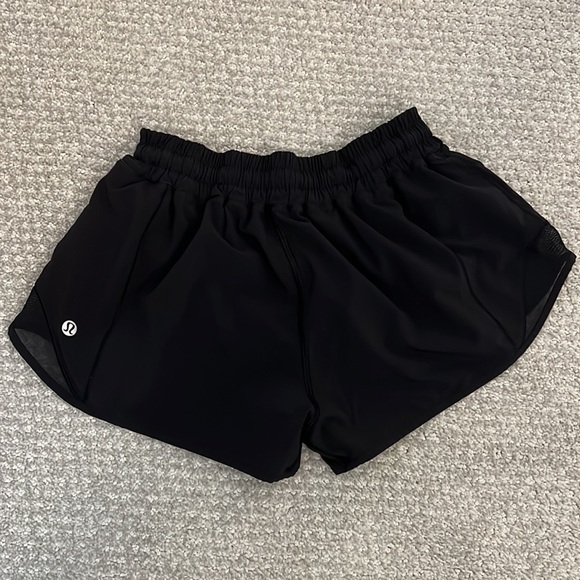 Black Lululemon Hotty Hot Shorts size 6 - Picture 2 of 3